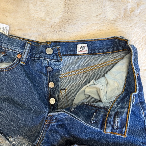 Levi’s Denim Cut Off Shorts - Picture 3 of 5